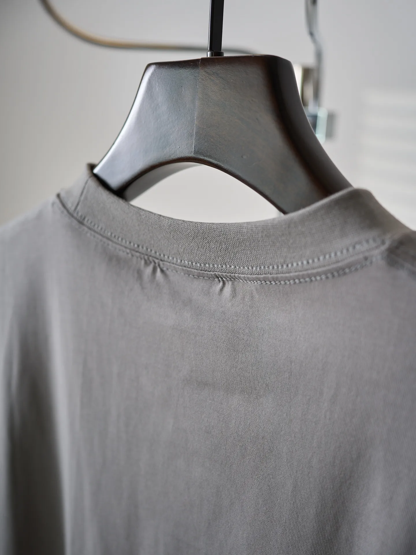 Balenciaga/ T 【In Stock】XS S M L ：24 / 185G ：32 1×1 / 270G 24 ， 。 、 ， ， 。 32 ， ， ， 。 ， ， ， ， ， 。 ， 。 ， 、 ， Retro ， Black、Gray、Pink 。